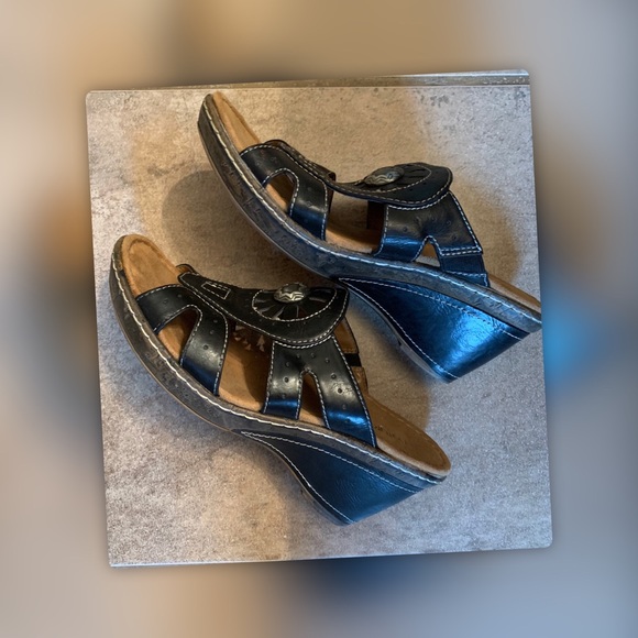 - Natural Soul Wedge Sandals - Picture 2 of 4